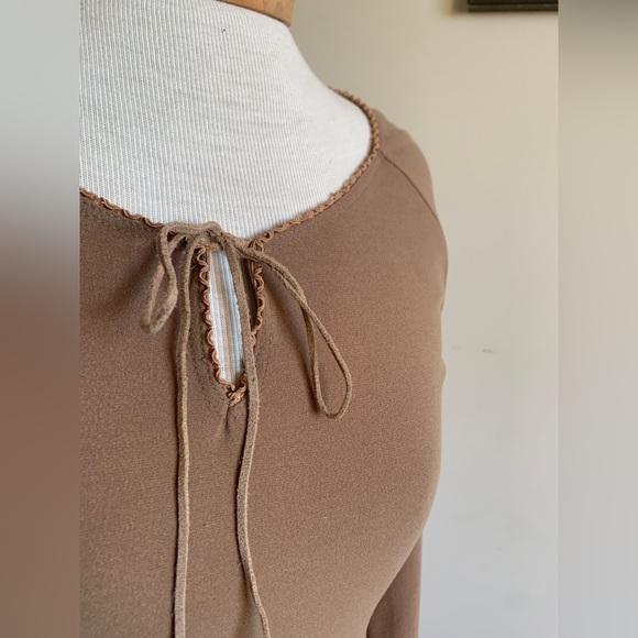 90s Bell Sleeve Keyhole Top - Picture 3 of 6